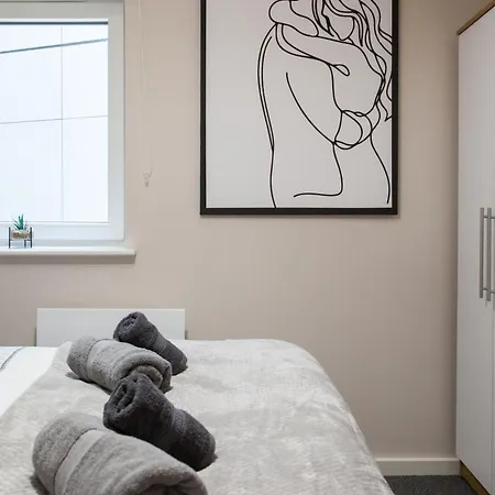 Modern 2bd In *