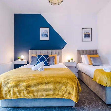 Spacious 3-bed In By 53 Degrees Property, Ideal For Business & Long-term - Sleeps 9! Dom wakacyjny