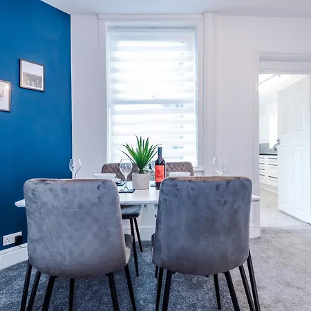 Dom wakacyjny Spacious 3-bed In By 53 Degrees Property, Ideal For Business & Long-term - Sleeps 9! *