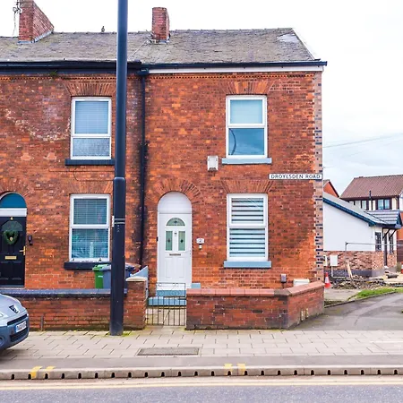 Dom wakacyjny Spacious 3-bed In By 53 Degrees Property, Ideal For Business & Long-term - Sleeps 9! Manchester