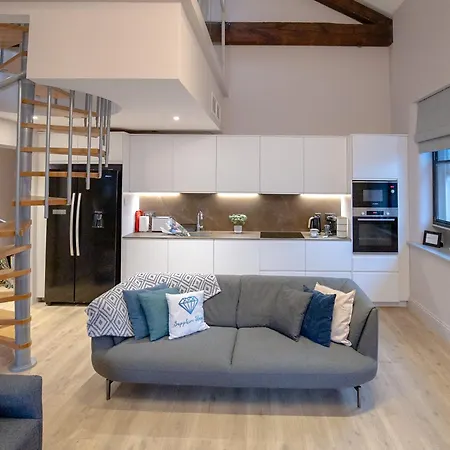 M1 Centre 3 Bed 3 Bath Luxe Penthouse شقة *