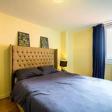 Prime Location Near City-trafford Centre-stadium 2bed Apartment Manchester