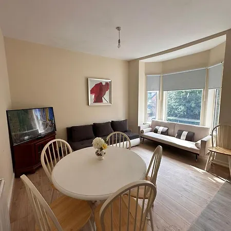 Entire 2 Bedroom Cosy Flat Near Centre Manchester