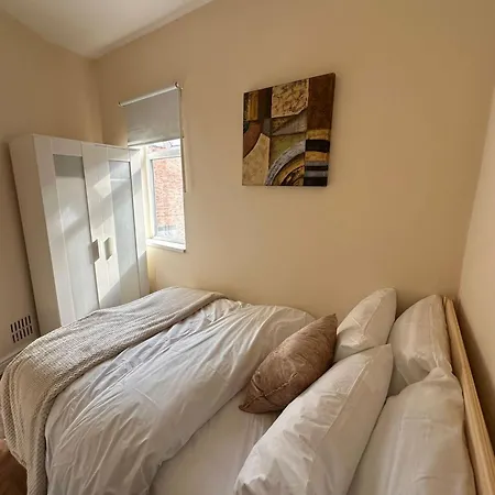 Apartment Entire 2 Bedroom Cosy Flat Near Centre Manchester