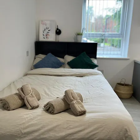 3 Beds - Airport- Old Trafford Stadium Apartment Manchester