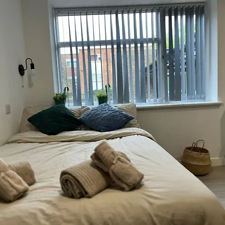 3 Beds - Airport- Old Trafford Stadium Apartment Manchester