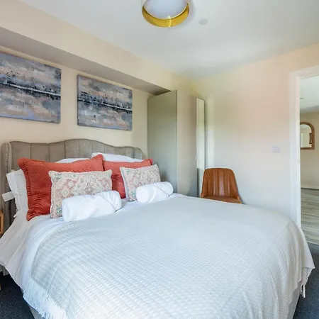 2bed Apartment *