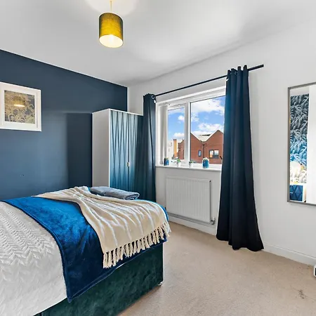 Sleek And Stylish 3 Bed In - Parking Feriehus Manchester