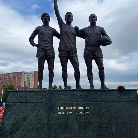 3 Beds - Airport- Old Trafford Stadium Manchester