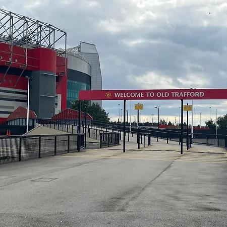 3 Beds - Airport- Old Trafford Stadium