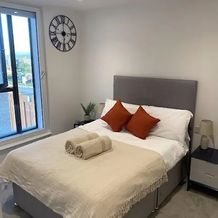 Modern Trafford 1br Apartment-free Parking-cinema * מנצ'סטר
