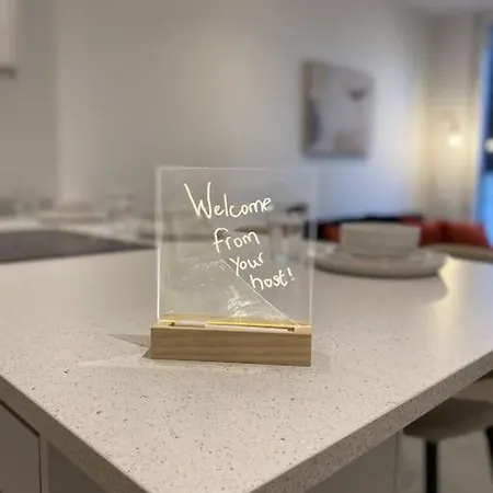 דירה Modern Trafford 1br Apartment-free Parking-cinema *