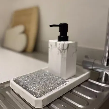 شقة Modern Trafford 1br Apartment-free Parking-cinema