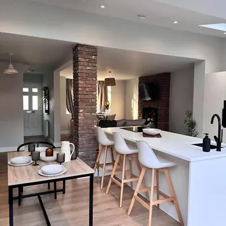 Prázdninový dům Modern Open-plan With Spacious Outdoor Garden - Pet Friendly - Free Parking And Easy Access To Mcr City Centre Manchester