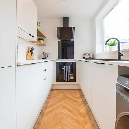 Modern Salford 3 Bedroom House, 3 Bathroom, Easy Access, Ideal For Contractors & Long - Nordstay Appartamento