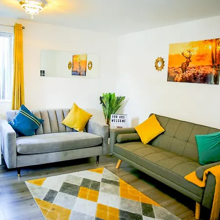 The Wynne House - 3 Bedroom Luxury House With 5 Beds & Free Parking Near Centre, And A Walking Distance To The Etihad Stadium & Coop Live Arena Holiday home Manchester