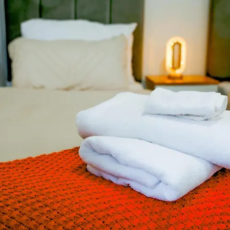 Holiday home The Wynne House - 3 Bedroom Luxury House With 5 Beds & Free Parking Near Centre, And A Walking Distance To The Etihad Stadium & Coop Live Arena Manchester