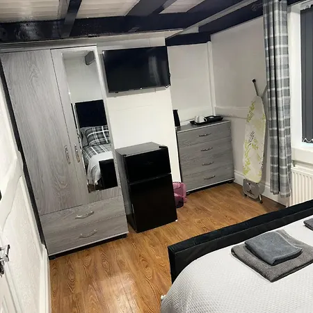 Rainsough - Shared Bathroom - Free Parking & Wifi * Prestwich