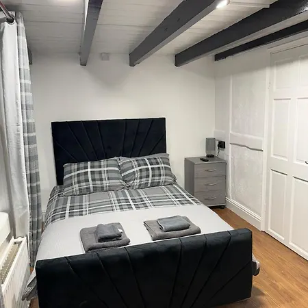Rainsough - Shared Bathroom - Free Parking & Wifi * Prestwich