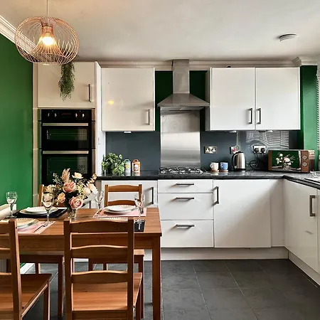 7 Guests House Old Trafford,media City,city Centre, Free Parking