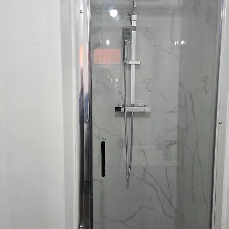 بيت للعطل Laurel Three Bed House With Free Parking مانشستر
