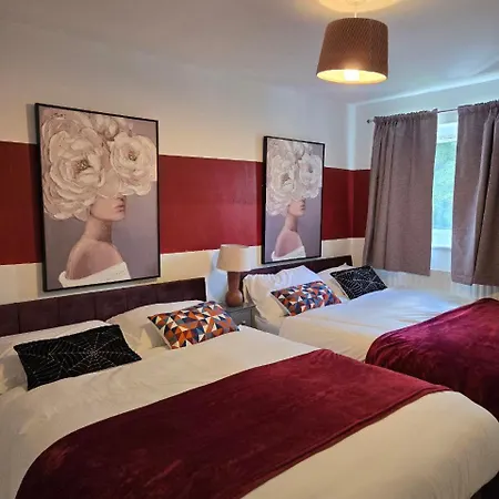 بيت للعطل Laurel Three Bed House With Free Parking