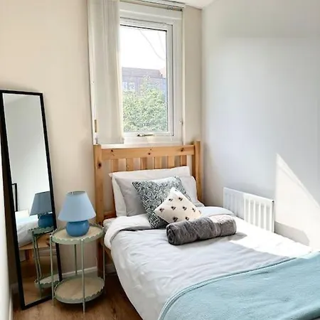 7 Guests House Old Trafford,media City,city Centre, Free Parking *