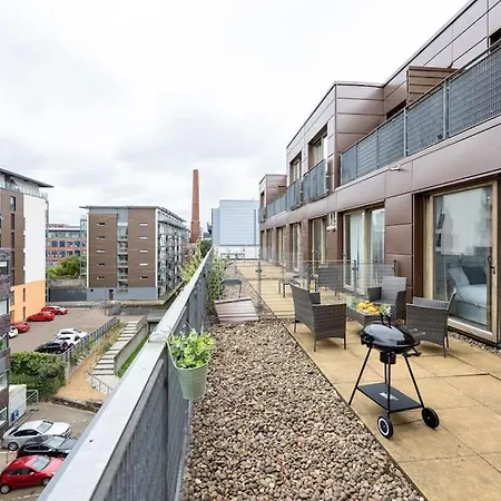 Апартаменты 3 Bed Penthouse,near City Centre,etihad,coop Live