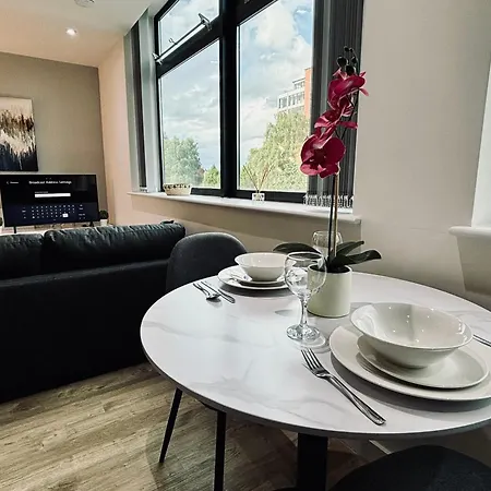 Conveniently Located One Bed In Old Trafford Apartament Manchester