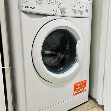 Conveniently Located One Bed In Old Trafford Apartament