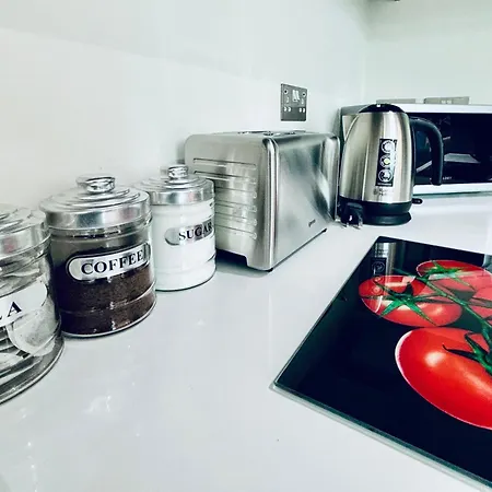 Conveniently Located One Bed In Old Trafford Apartament