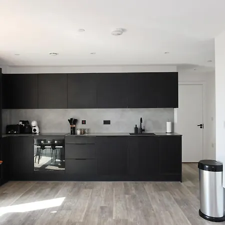 Luxury By Noire Apartment *