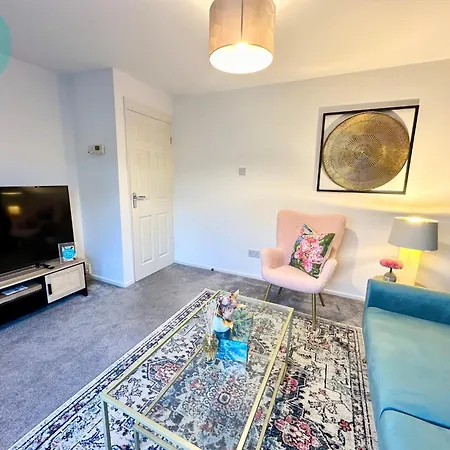 Charming 2br Swinton House -close To Center * Manchester