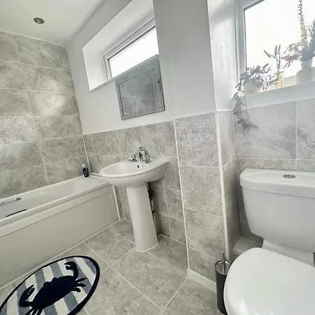 Charming 2br Swinton House -close To Center Manchester