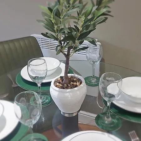 Sophisticated Two Bedroom With Parking * マンチェスター