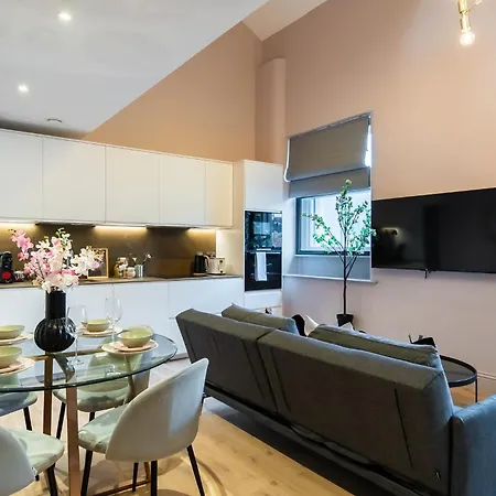 Spacious Loft Style 3 Bed * Manchester