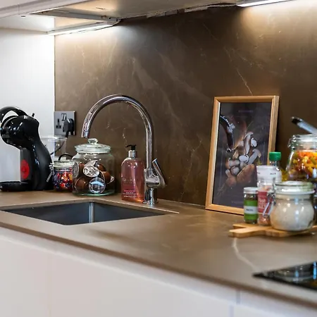 Spacious Loft Style 3 Bed Manchester