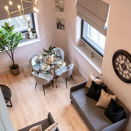 Spacious Loft Style 3 Bed Manchester