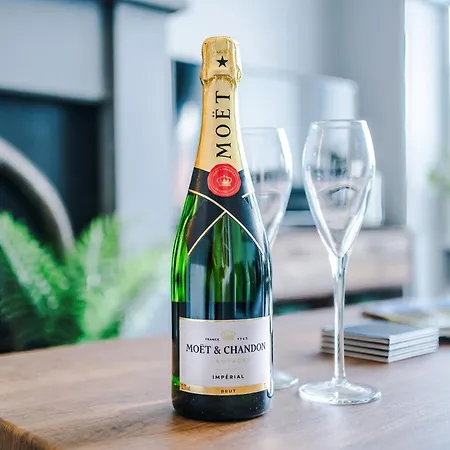 New! 3-bed Spacious In By 53 Degrees Property, Ideal For Groups, Free Parking! * 맨체스터