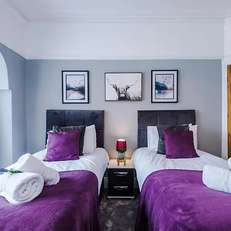 New! 3-bed Spacious In By 53 Degrees Property, Ideal For Groups, Free Parking! 펜션 맨체스터