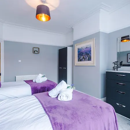 New! 3-bed Spacious In By 53 Degrees Property, Ideal For Groups, Free Parking! Dom wakacyjny