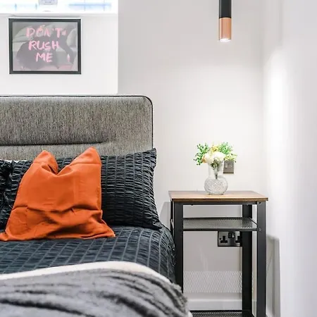 Incredible 3bed Townhouse, Rooftop Patio, Sleeps 6 * Manchester