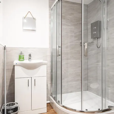 Scandi Loft Style - Sleeps 6 - Near Airport Apartamento *