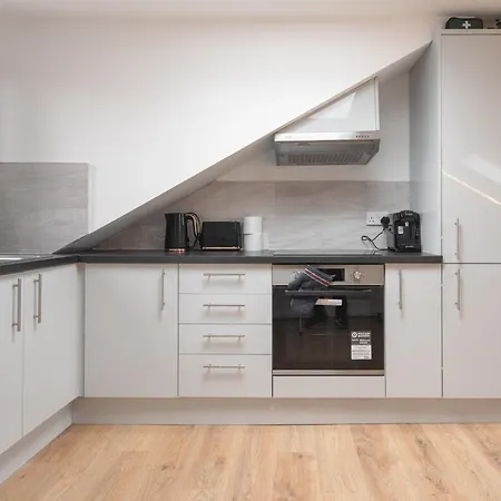 Scandi Loft Style - Sleeps 6 - Near Airport Apartamento