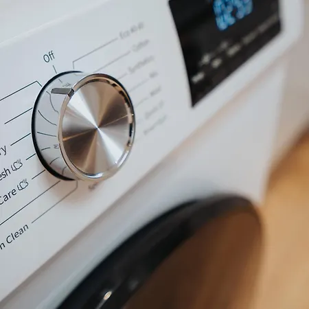 Scandi Loft Style - Sleeps 6 - Near Airport *