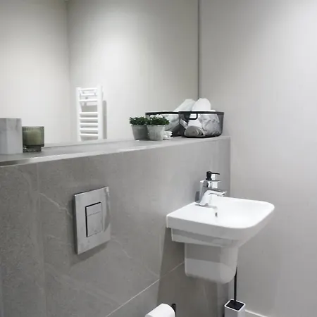 Modern Two Bedroom With Balcony In * Mánchester