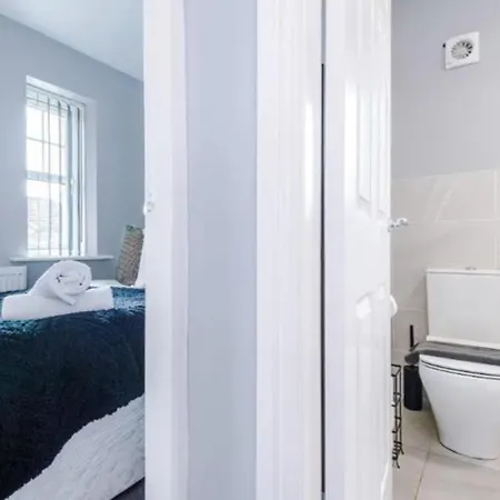 Сasa de vacaciones Lux 3 Bed 10 Mins From Centre - Parking & Netflix