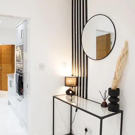 Entire Luxury In Old Trafford, Next To Mufc *