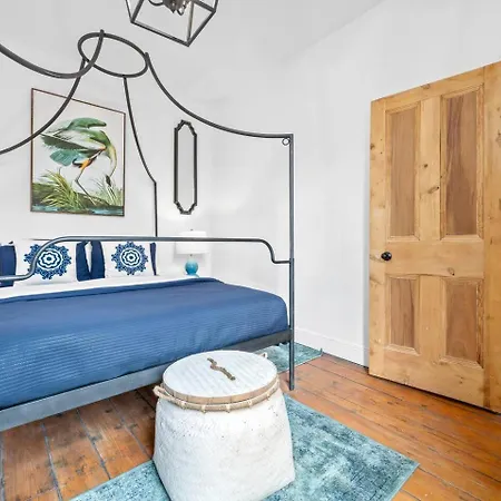 Large & Stylish Townhouse King Beds&free Parking Semesterbostad