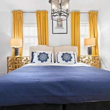 Large & Stylish Townhouse King Beds&free Parking Semesterbostad